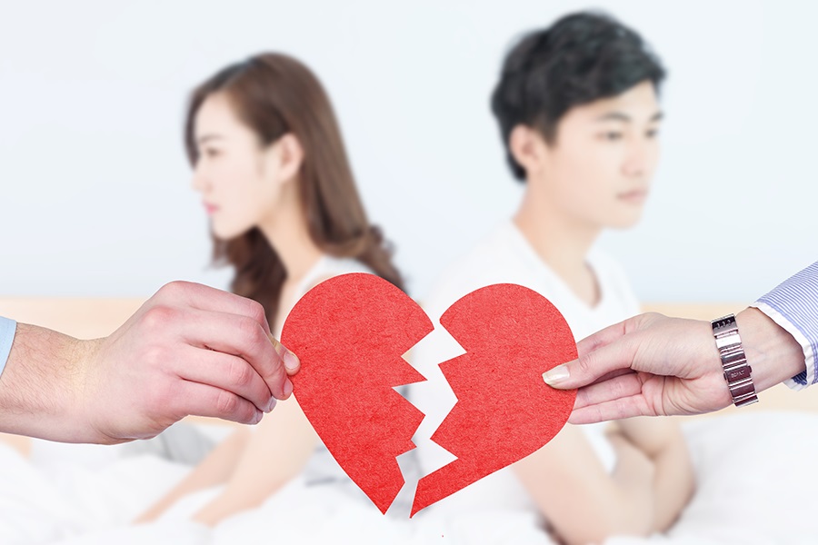 恋爱中的“保险”行为：伴侣频繁查岗质疑不断，如何应对？