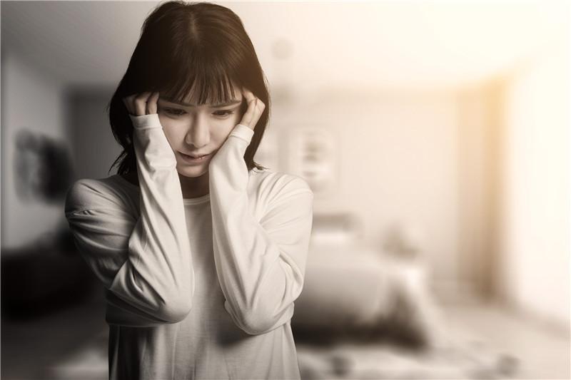内心严重缺爱的女孩表现