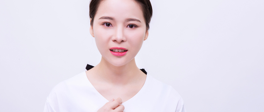 女人爱得很卑微的表现