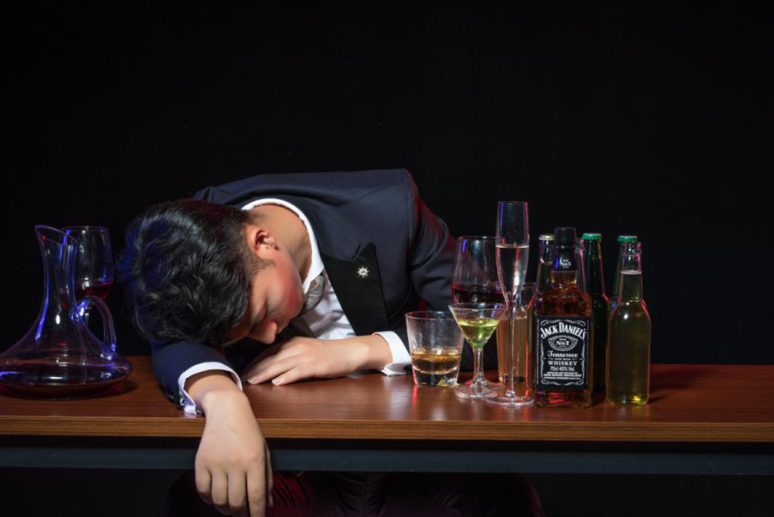 如果男人爱喝酒必须离婚吗？