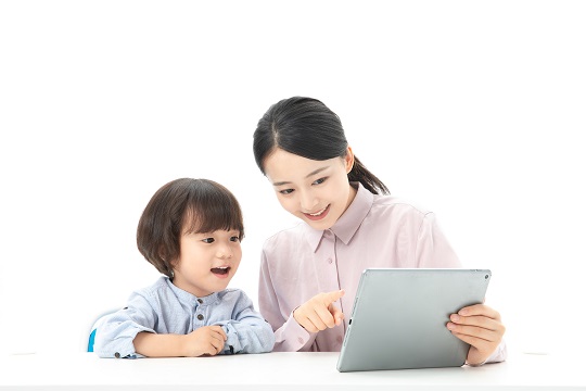 父母是孩子的第一任老师，如何才能做好？