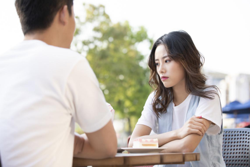 渣男都是如何利用感情骗女人的钱？