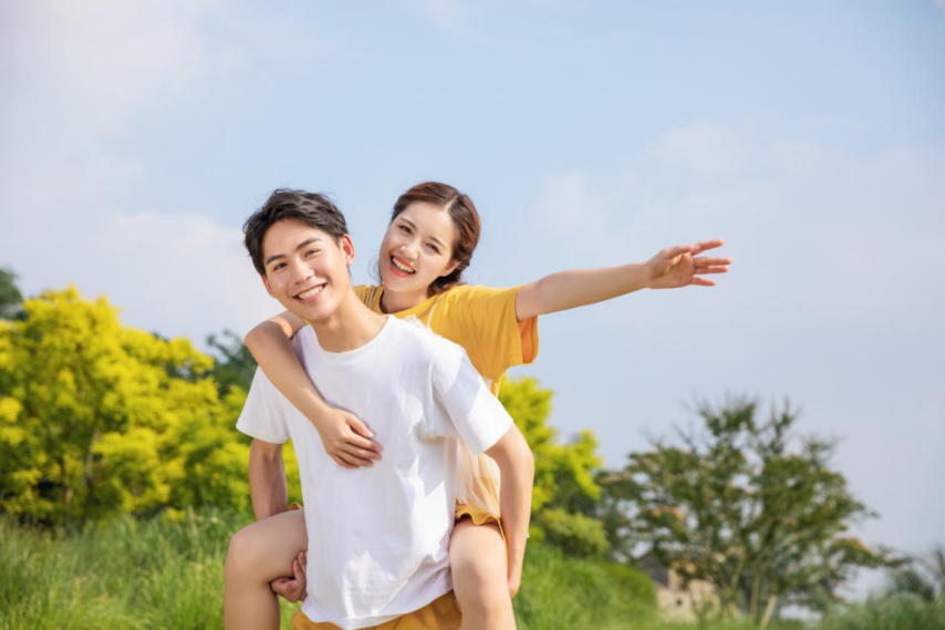 女生一谈恋爱就变傻？都说恋爱中的女生智商为零？