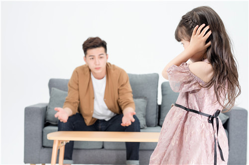 处处贬低子女的父母对孩子有什么影响？